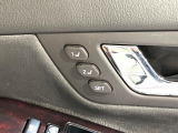 【メモリー機能付きパワーシート】ドライバーごとに設定したシート位置を記憶して、ボタン一つで切り替えできる便利な機能!運転する方が複数名いらっしゃるご家庭におすすめです♪