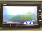 【バックカメラ】運転が苦手な方も車庫入れラクラクです!ギアをリバースに入れれば自動的に切り換わりますので、面倒な操作は不要です♪狭い駐車場もお車を傷つけず安心ですね!