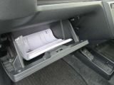 グローブBOXも十分な容量です。