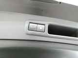 ワンタッチでバックドアが開閉。重たいバックドアも力いらずで開閉できる便利なパワーバックドア付きです!