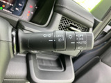 操作しやすい位置に配置されたウインカーレバー。確実な操作感で、安全な車線変更をサポートします。繊細な操作感も魅力です。