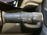 操作しやすい位置に配置されたウインカーレバー。スムーズな操作で安全運転をサポートします。
