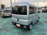 当店は高柳交差点の角にあります。大きなダイハツの赤い看板が目印です。