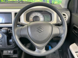 インテリアに合わせたデザインのステアリングは、運転される方のことも考え、運転しやすい形状、大きさです。是非一度、実際に触ってお確かめください。