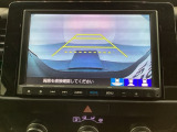 バックでの車庫入れも安心です!リアカメラが付いているバックモニター付のナビを装備しております。操作線もついており距離感も画面から確認できます。