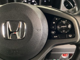 ハンドルにHondaセンシング系のクルーズコントロールやレーンキープアシストなどのスイッチが装備されています。ハンドルから手を離さず安全に操作できます。