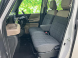 運転しやすい視界と、操作しやすい配置が特徴。シンプルで洗練されたデザインが、快適なドライブをサポートします。
