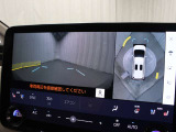 上から車両を見下ろしたような映像をナビゲーション画面に表示する「パノラミックビューモニター(床下透過表示機能付き)も搭載しています。