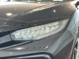 LEDヘッドライトは、点灯の瞬間から最大光量を発揮し、突然暗くなるトンネルなどでの安定感を高めます。
