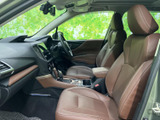 運転席からの視界は広く、運転操作もスムーズに行えます。快適なドライビングをサポートします。