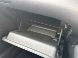 車検証などが収納できるグローブボックスも完備!