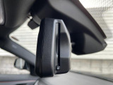 【ルームミラー一体型ETC】BMWといえばルームミラー一体型のETC。ドライバーから差し込めるかたちになっておりますので、差し忘れの際も慌てずにご利用いただけます。