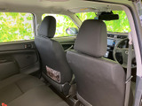 運転しやすい運転席周りのレイアウト。操作性にも優れており、スムーズな運転をサポートします。快適なドライブを約束する空間です。