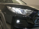 LEDヘッドライトです。デザイン性がよくとても明るいので、夜間の走行や悪天候でも安心です。しかも長寿命!