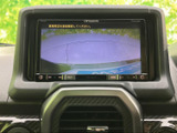 バックモニターで後方の状況を確認しやすく、安全な駐車をサポートします。狭い場所でも安心して駐車できます。