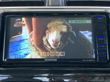停車中に楽しめるTV機能。長距離移動の休憩時間などに、映像でリフレッシュできますね。(運転中の視聴は法律で禁止されています)。