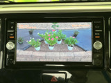 停車中には、地上デジタル放送を楽しめるTV機能。休憩時間にニュースや番組をチェックできます。快適な時間を過ごせるでしょう。