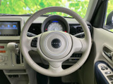 握りやすいステアリングで、運転操作を快適に。オーディオ操作など、便利なスイッチ類も装備。運転に集中できます。