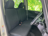 運転席からの視界は広く、運転操作もスムーズ。シートの座り心地も良く、長距離運転でも疲れにくい設計です。快適なドライブを楽しめます。