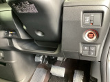 左側に高速で便利なETCがあり、また、便利な電動スライドドア、横滑りを防ぐVSAなどのスイッチは、運転席の右側、手の届きやすい位置にあります。