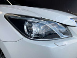 【LEDヘッドランプ】ハロゲンヘッドランプの約2倍の光量でより明るく遠くを照らし、夜間走行時の視認性を高める。さらに長寿命や、省電力も魅力。