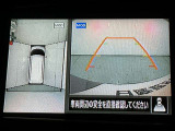 【アラウンドビューモニター】まるでクルマを真上から見ているようなアラウンドビューモニターで運転をサポート。運転席から見えにくい車の四隅や後方もモニターでしっかり見えます。
