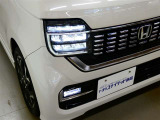 LEDヘッドライトです。デザイン性がよくとても明るいので、夜間の走行や悪天候でも安心です。しかも長寿命!