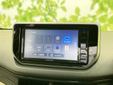 CDやUSB、Bluetoothなど、多彩なソースに対応しています。お気に入りの音楽を車内で楽しめます。様々な音源に対応で、飽きさせません。