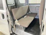 【後部座席ドア】両側スライドドアになっていますので、荷物の積み下ろしや人の乗り降りがしやすく便利です♪♪