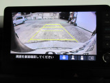 バックカメラの画像です。ガイドラインがスムースな車庫入れをサポートいたします。車庫入れの安心感がアップしますね。