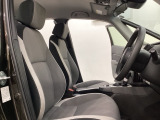 広い足元にゆったり座れるシートは長距離の運転でも疲れにくいシートです。