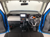 【前方視界】開放的な前方視界!運転がしやすく疲れにくいです♪窓が大きく、見通しがとっても良いおクルマですよ♪