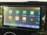 使いやすいナビ・オーディオシステムが搭載されています。快適なドライブをサポートする機能が満載。音楽を聴いたり、目的地を設定したりできます。