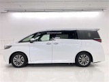 流れるようなボディラインが魅力的で乗降りしやすい車両です