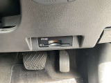 運転席から手の届く位置に ETC2.0車載器付いております。高速道路の料金所もスムーズに通過できますよ♪