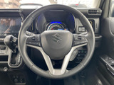 握りやすいステアリングで、快適なドライビングを実現。操作性にも優れており、スムーズな運転をサポートします。