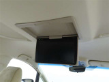 トヨタ純正12.1型後席ディスプレイを装備しております。