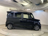 両側パワースライドドア付きだから、狭い駐車スペースなどでの 乗り降りラクラク!小さなお子さまのいるご家庭には嬉しい装備。