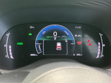 視認性の高いメーターで、運転に必要な情報を的確に把握できます。洗練されたデザインが、ドライビングをより快適に演出します。