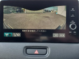 見通しの良くない路地からの右左折時などに、左右を確認するのに安心なフロントカメラ