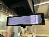 デジタルインナーミラー付き。後方視野角が広く、後席に同乗者がいても後方を確認しやすく安心です。