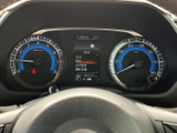 視認性の高いメーター類が、運転に必要な情報を分かりやすく表示。安全運転をサポートする機能も充実しています。