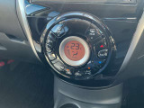オートエアコンで快適な車内でドライブを楽しめます。