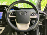 握りやすいステアリングは、運転操作を快適にします。滑りにくく、確実なハンドリングを実現。長距離運転でも疲れにくい設計です。