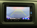 バックでの車庫入れも安心です! リアカメラが付いているバックモニター付のナビを装備しております。操作線もついており距離感も画面から確認できます。