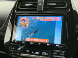停車中には、地上デジタル放送をお楽しみいただけます。移動の合間にニュースや番組をチェック。待ち時間も有効活用できます。