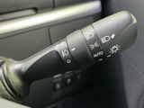 操作しやすい位置に配置されたウインカーレバー。確実な操作感で、安全な車線変更をサポートします。