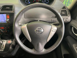 インテリアに合わせたデザインのステアリングは、運転される方のことも考え、運転しやすい形状、大きさです。是非一度、実際に触ってお確かめください。