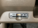 ハンドルの左下にETCがついています。高速道路の料金所の通過も楽々です。 カードの取り出しもしやすい場所についています。