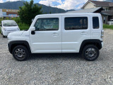 清潔な中古車展示場で皆様のご来店をお待ちしています。